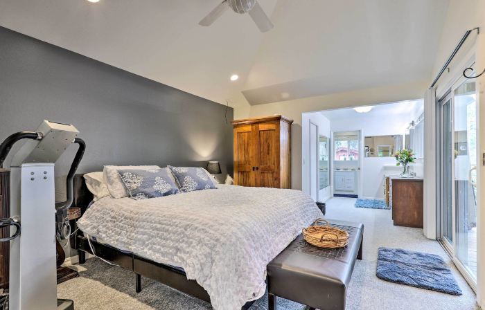 Wine Country Retreat at Private Creekside House!
