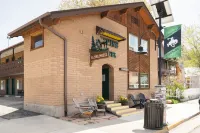 The Alpine Motel - parking
