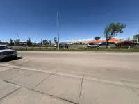 Charming 3-Bedroom Retreat in Prime Calgary Location - 2-Star