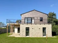 Modern Coastal Home With Scenic Terrace Views - Homestay