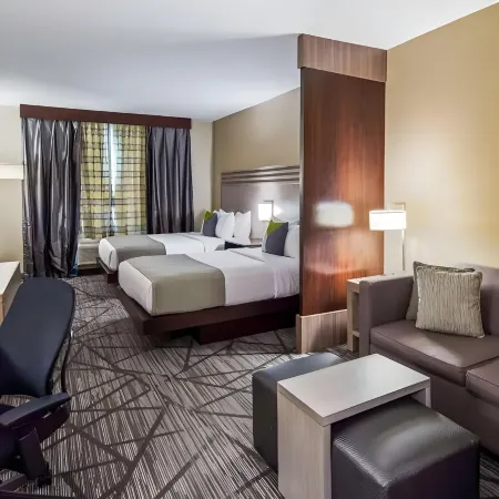 Comfort Inn & Suites Houston I-45 North - IAH Отели рядом с достопримечательностью «Торговый центр Greenspoint»