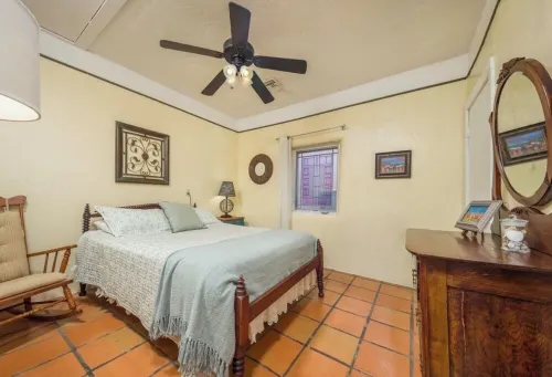 Artsy Historic Downtown 2BR w large backyard & private Salt Water Spa Pool - 私人泳池