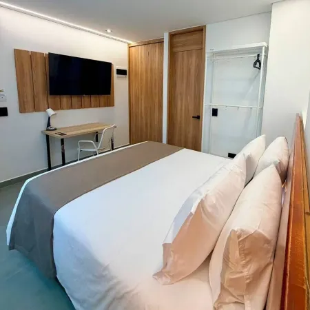 ONCE SUITES