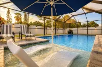 Private Heated Salt Water Pool Oasis • 10 Mins to Clearwater Beach - สระว่ายน้ำส่วนตัว