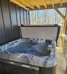 Cozy Cabin. Dog Friendly, Indoor/Outdoor Seasonal Fireplaces,. Firepit, Hot-Tub - シャレー