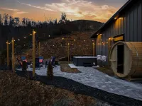 Luxe Mtn Cabin - Sleeps 9 - Sauna - Hot Tub - Games - 3-Star