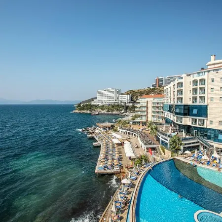 Charisma de Luxe Hotel