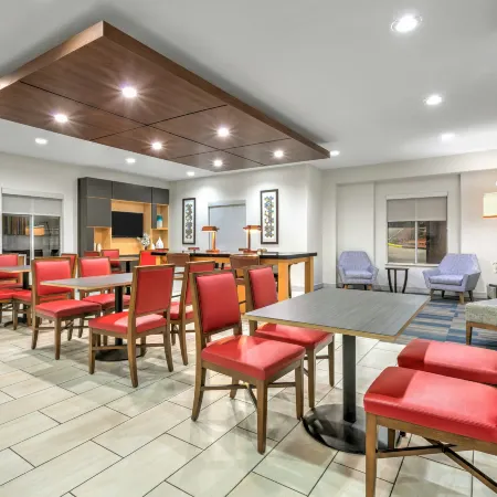 Holiday Inn Express & Suites LIVINGSTON by IHG