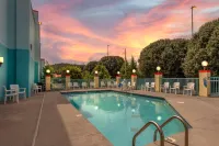 Econo Lodge - Pools