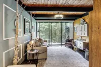 Award-winning Mr Mid-modern-century - Homestays