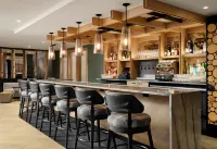 Hotel Alpenrock Breckenridge, Curio Collection by Hilton - bar
