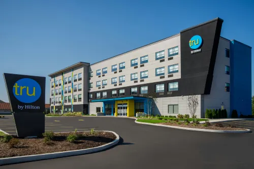 Tru by Hilton Merrillville - breakfast