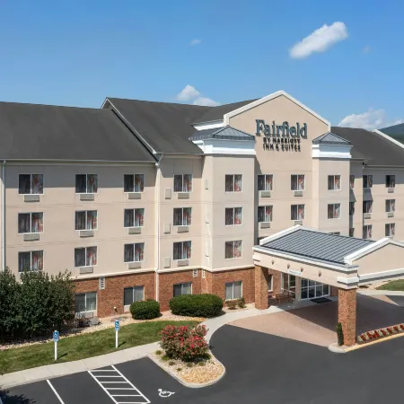 Fairfield Inn & Suites Roanoke Hollins/I-81