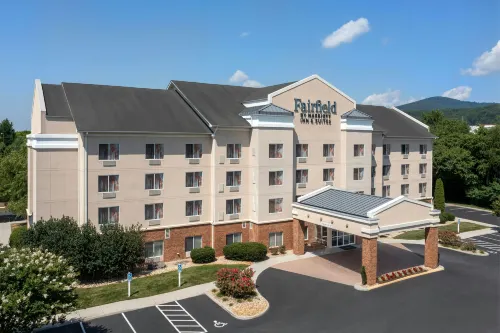 Fairfield Inn & Suites Roanoke Hollins/I-81 - 3 stjerner