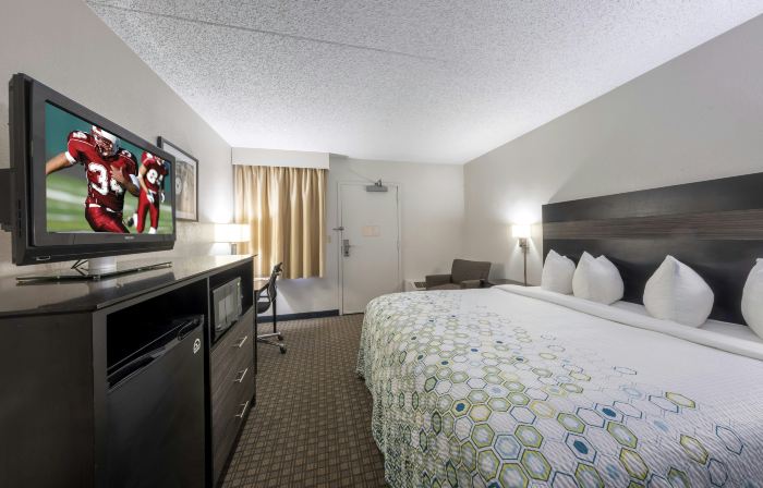 HomeTown Inn East Syracuse
