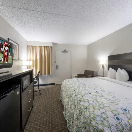 HomeTown Inn East Syracuse