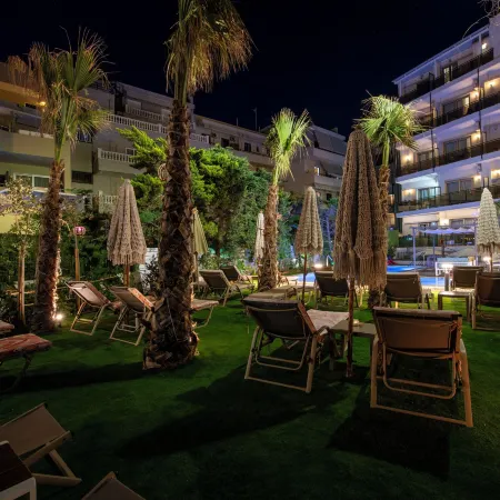 Leonidas Hotel & Apartments