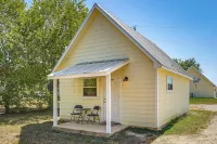< 1 Mi to Main St: Quiet Home w/ Yard in Stockdale - 2-Star