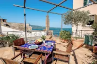 Spacious historic apartment with rooftop terrace - 4 stjerner