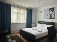 3 Luxury En-suite Bedrooms - موقف سيارات