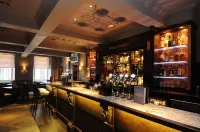 Golden Lion Hotel - bar