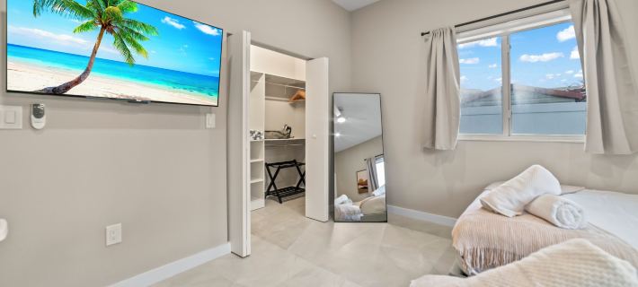 Modern North Miami Oasis Heated Pool Hotéis em Golden Glades