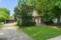 A Quiet Escape Minutes From Downtown Milwaukee 3 Bedroom Duplex - 4 estrellas