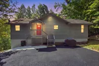 2BR Mountain Escape w Hot Tub Resort Amenities - 4-Star
