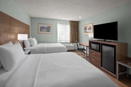 Wingate by Wyndham Livonia - Pet friendly