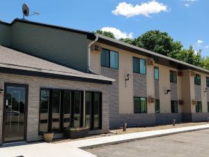 Waconia Inn and Suites