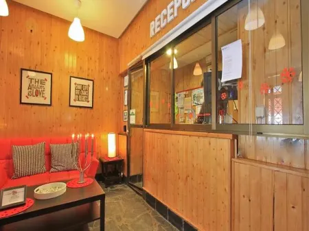 Apartamentos Sabica Nevada Plaza Отели рядом с достопримечательностью «Estación de esquí Sierra Nevada»