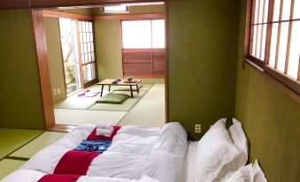 8 Minutes Walk from Shinjuku ShinOkubo 108  Japa