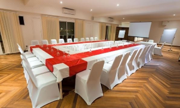 1. 칼립소 호텔 토..