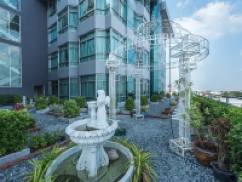 Siam Mandarina Hotel - Free BKK Airport Shuttle Hotels near Wat King Kaeo