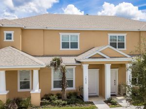 Charming Townhouse at Serenity Resort with Private Pool Near Disney