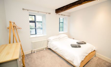 Amazing Location Central Characterful Apartment - Housity