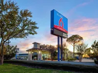 Studio 6 Denton, TX - UNT Hotels in Denton