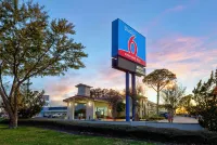 Studio 6 Denton, TX - UNT Hotels in Northlake
