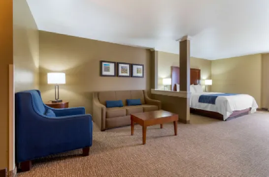 Comfort Inn & Suites Mandan - Bismarck Hotels in 
