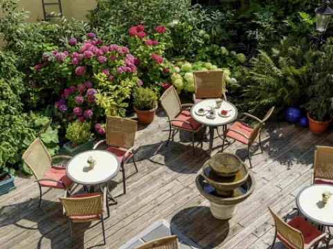 呂貝克市中心美居酒店