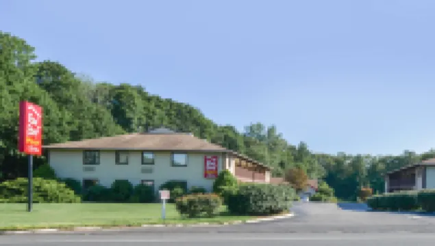 Red Roof Plus+ & Suites Guilford