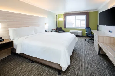 Holiday Inn Express & Suites Watsonville Hotels near Las Brisas Park