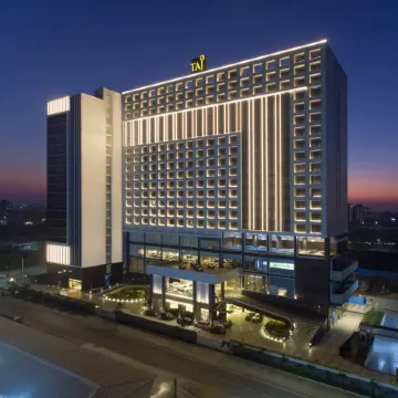 Taj Skyline Ahmedabad Отели рядом с достопримечательностью «Торговый центр Alpha One»