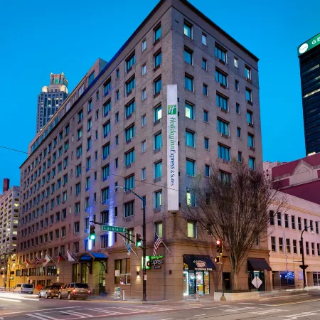 Holiday Inn Express & Suites ATLANTA DOWNTOWN by IHG Отели рядом с достопримечательностью «Театр «Табернакл»»