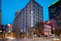 Holiday Inn Express & Suites ATLANTA DOWNTOWN by IHG Hotels near Turner Field