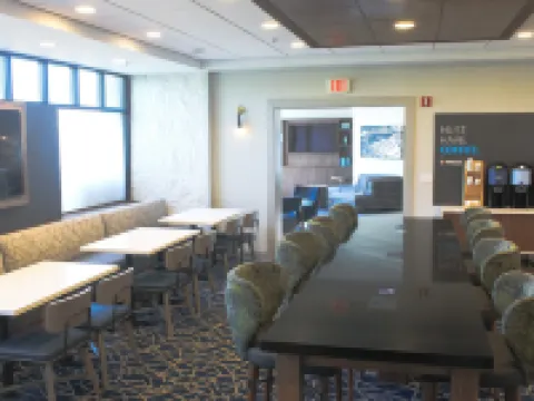 هوليداي إن إكسبرس آند سويتس بوسطن - كامبريدج باي آيتش جي فنادق في كامبريدج