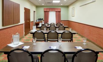 Holiday Inn Express & Suites Quakertown