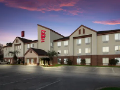 Red Roof Inn & Suites Pensacola East - Milton Hotels in Santa Rosa County