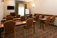 Hampton Inn by Hilton Kansas City Northeast - parking