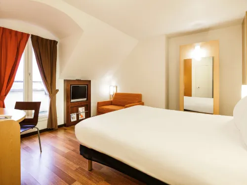 Ibis Versailles Château